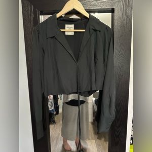 Abercrombie cropped long sleeve with tie belt
